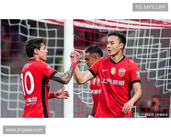 刘若钒禁区精妙横传逼出乌龙助球队在中超关键战中先声夺人